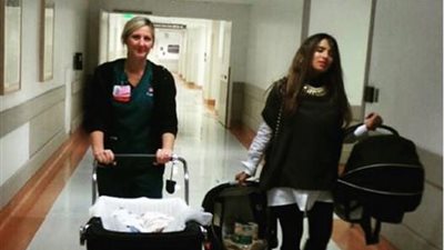 «زينة» تنشر صورة لها عقب ولادتها احتفالًا بعيد ميلاد توءمها