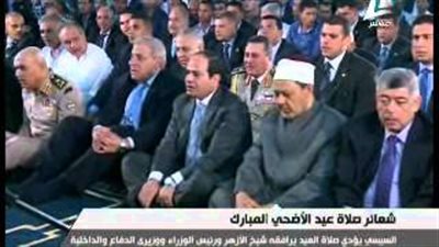 بالفيديو.. السيسي يردد «تكبيرات العيد» بمسجد «السيدة صفية»