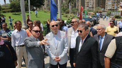 محافظ القاهرة يشارك المواطنين فرحتهم بالعيد في الحديقة الدولية (صور)