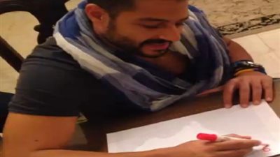 بالفيديو.. «حماقى» يهنئ جمهوره بطريقة مختلفة على «إنستجرام»