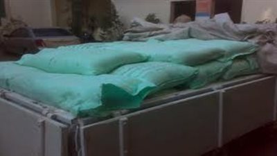 ضبط سيارتين محملتين بـ41 جوال دقيق مدعم في الوادى الجديد