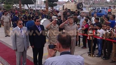 محافظ دمياط يضع أكاليل الزهور على قبر الجندي المجهول