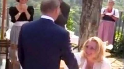 انحناء وزيرة خارجية النمسا لـ «بوتين» يثير المخاوف بشأن سمعة بلادها