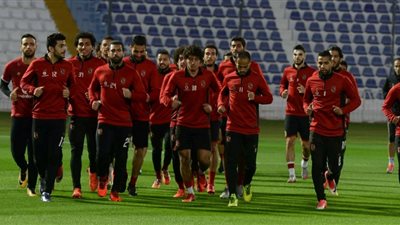 مران استشفائي للأساسيين في الأهلي في مران اليوم