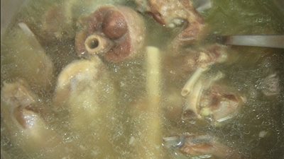 استشاري باطنة: السلق أفضل طرق طهي اللحوم