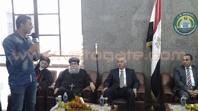 بالصور.. محافظ الإسماعيلية يستقبل التهنئة من أقباط المحافظة