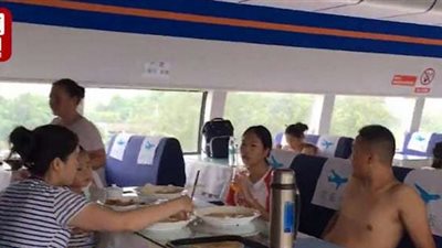 ثري ينفق الملايين لإنشاء مطعم داخل طائرة مطبوع عليها «أنجري بيردز»