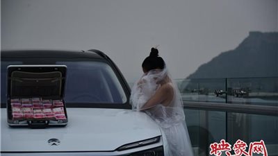 امرأة تعرض الزواج وسيارة على صديقها مقابل قهر خوفه من المرتفعات