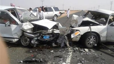 مصادمة بين سيارة ملاكى وأخرى لنقل الأموال بطريق الواحات