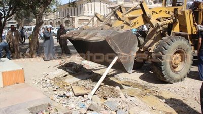 بالصور.. محافظة القاهرة تبدأ إعادة تأهيل محيط مترو حلوان