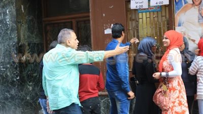 بالصور.. «السبكي» ينظم طوابير شراء التذاكر أمام سينما «مترو»