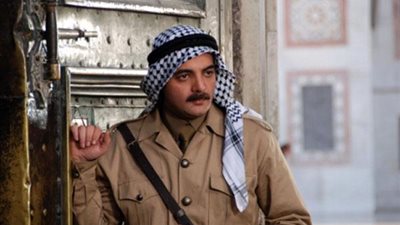 عمرو محمود ياسين يستكمل كتابة 