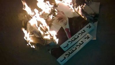 إحراق صور المعزول عقب مسيرة للإرهابية بقويسنا