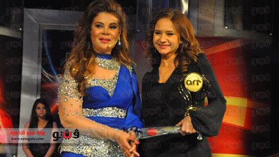 بالصور..كندة ونيلي الفيشاوي أول الحاضرين بمهرجان 