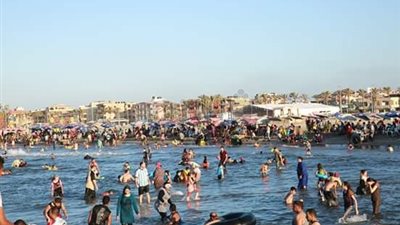 توافد ٩٠٠ ألف زائر على مصيف بلطيم لقضاء إجازة عيد الأضحى (صور)