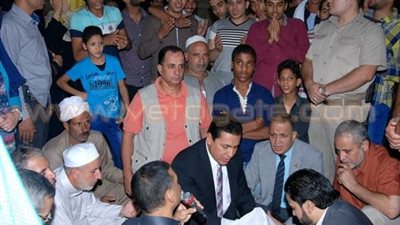 ‏بالصور.. محافظ الشرقية وكيل لـ«عروس» من نزلاء دار أيتام بالزقازيق