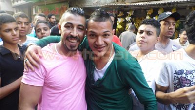 بالفيديو والصور.. وصلة رقص لمهاجم «الداخلية» احتفالًا بالعيد في الوراق