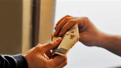 الحكم على طبيب بمعهد ناصر تلقى رشوة لإجراء جراحة عاجلة لمريض