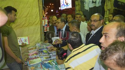 بالصور.. محافظ الفيوم يفتتح معرض «أهلا مدارس»