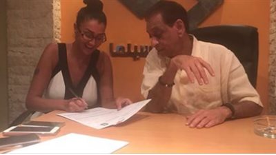 غادة عبد الرازق تتعاقد على «حرب كرموز» بعد أمير كرارة