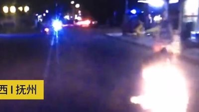 لحظة نجاة طفلة من حادث دهس مروع (فيديو)