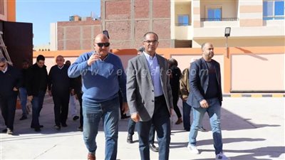 نائب وزير الإسكان للبنية الأساسية يتفقد مشروعات المياه بالبحر الأحمر
