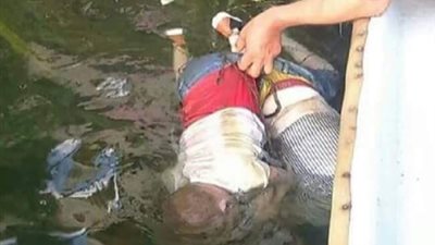 لحظة انتشال جثتي طفلي ميت سلسيل المختطفين من بحر فارسكور (فيديو)