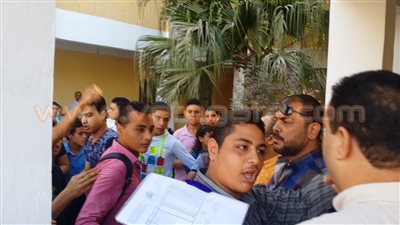 بالفيديو والصور.. مشاجرة بين طلبة مدرسة مهنية وأولياء أمور بالدقهلية