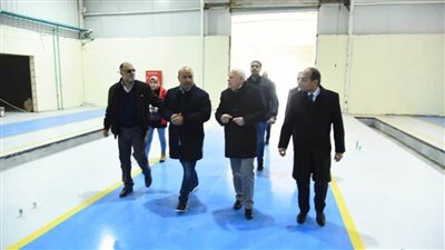 محافظ بورسعيد يتفقد مصنع إنتاج إطارات السيارات| صور