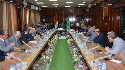 محافظ الدقهلية يلتقي رؤساء المدارس الخاصة لتعظيم الاستفادة من المشاركة المجتمعية