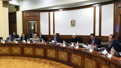 « حكومة الخديو إسماعيل».. «خناقة» بين الوزراء على «بيع سندات جديدة».. وتحذيرات من وصول الدين الخارجي لـ100 مليار دولار.. «المالية» تجمع 800 مليار جنيه الضرائب..