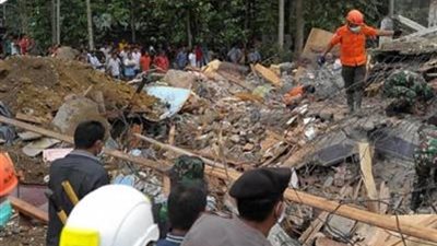 ارتفاع عدد ضحايا زلزال جزيرة لومبوك الإندونيسية لـ555 قتيلا