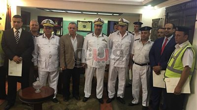 بالصور.. تكريم قوة بإدارة المرور لضبطهم تاجر مخدرات