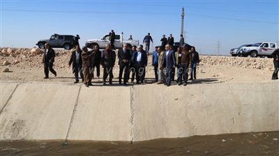 محافظ قنا يشهد التشغيل التجريبي لري مشروع استصلاح الأراضي بالمراشدة | صور