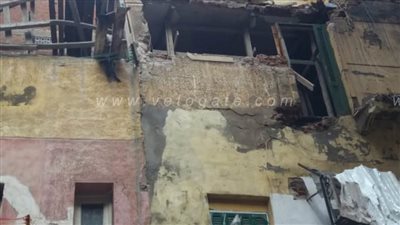سقوط أجزاء من عقار بالإسكندرية بسبب سوء الأحوال الجوية| صور