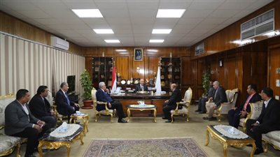 محافظ قنا: تخصيص قطعة أرض لبناء ناد للمحامين | صور