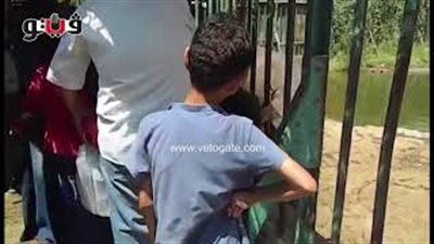 الأطفال يتسابقون لإطعام «سيد قشطة» في حديقة الحيوان (فيديو)