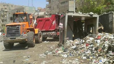 حملات لرفع المخلفات والقمامة وصيانة جلوبات الكهرباء بالقوصية في أسيوط