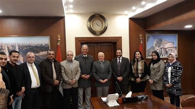 محافظ بورسعيد يحث إدارة مركز شباب الإماراتي بالعمل على تغيير ثقافة المواطنين | صور