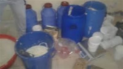 ضبط ٣٦ طن ألبان فاسدة داخل مصنع في السنطة