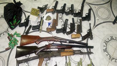 حادث مرورى يكشف تهريب 110 مسدسات بمطروح