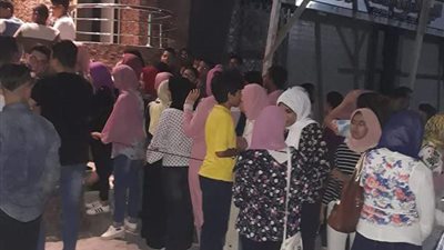 كافيتريا أعلى برج سكنى يتسبب في تعطل الحركة المرورية بالغربية