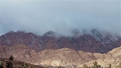 تساقط الثلوج على سانت كاترين بعد وصول درجة الحرارة إلى ٤ تحت الصفر | فيديو