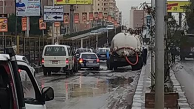 استمرار أعمال رفع مياه الأمطار من شوارع الغربية بعد سقوط الأمطار| صور