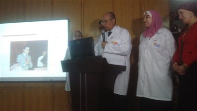 رئيس وحدة الأطفال بـ«أورام المنصورة»: نسبة الشفاء تضاهي النسب العالمية.. أطباء المركز الأوائل على الدفعات.. وإرسال بعثات علمية إلى فرنسا وأمريكا للتدرب على زراعة النخاع (فيديو)