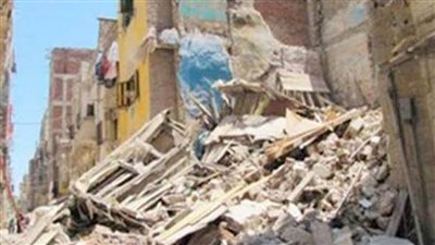 انهيار منزل وانتشال طفلة من أسفل الأنقاض ببني شقير أسيوط