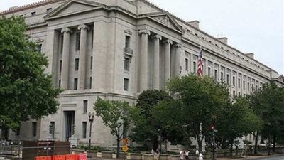 «العدل» الأمريكية تتهم 19 أجنبيا بالتصويت غير القانوني بانتخابات 2016