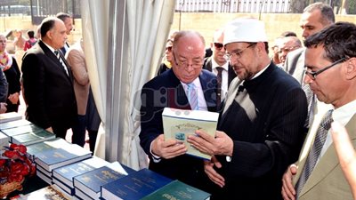 وزيرا الأوقاف والثقافة يفتتحان معرض الكتاب بساحة «عمرو بن العاص»