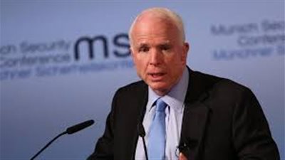 جون ماكين يقرر وقف علاج سرطان المخ قبل تعافيه (صورة)