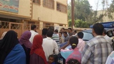 تجمهر أولياء أمور مدرسة مدحت طلعت التجريبية ببنها